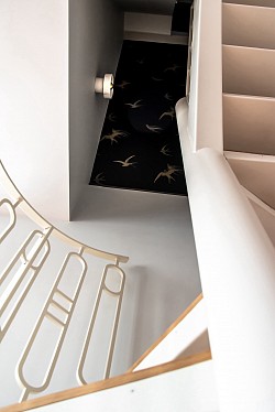 Conception d’un escalier style Art-déco - papier-peint - luminaire - colorimétrie