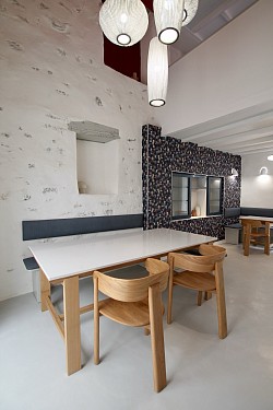 Aménagement complet - colorimétrie - béton ciré - mobilier sur-mesure - papier-peint - luminaire